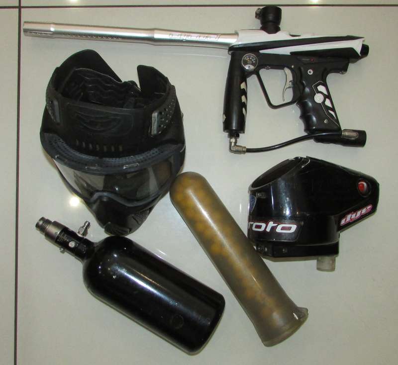 Airsoft Paintpall Gun with Extras