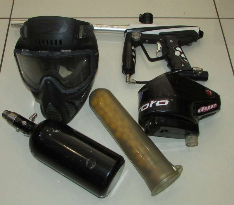 Airsoft Paintpall Gun with Extras