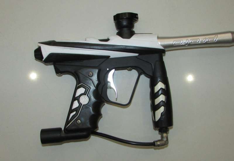 Airsoft Paintpall Gun with Extras