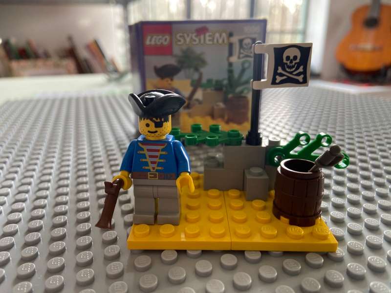 Vintage LEGO #1696 Pirate ship