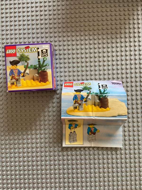 Vintage LEGO #1696 Pirate ship