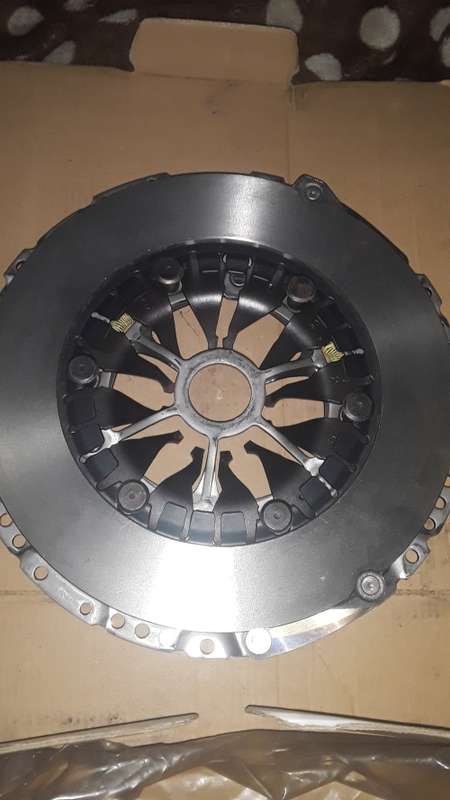 Golf 5 Luk Clutch kit 2004-2009 To Fit: Golf 5 2.0 LSI/ Golf 5 1.9 TDI 77Kw/ Audi A3 2.0/Golf 6 Gti