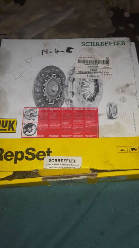 Golf 5 Luk Clutch kit 2004-2009 To Fit: Golf 5 2.0 LSI/ Golf 5 1.9 TDI 77Kw/ Audi A3 2.0/Golf 6 Gti