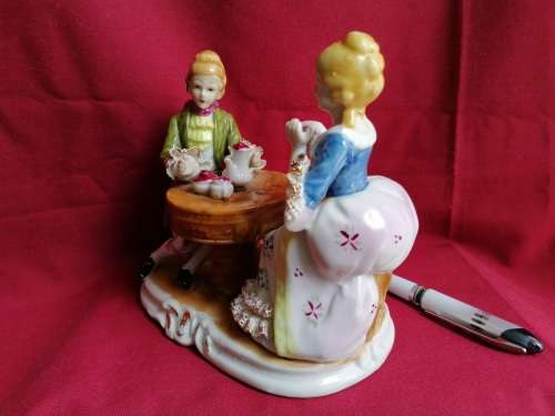 The Leonardo Collection - Fine Porcelain foreign Couple having tea figurine