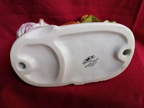 The Leonardo Collection - Fine Porcelain foreign Couple having tea figurine