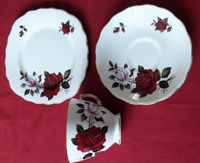 Vintage Colclough Ridgway Bone China Tea Set - Amoretta Pattern no.  7906  Floral Rose. 28pcs.