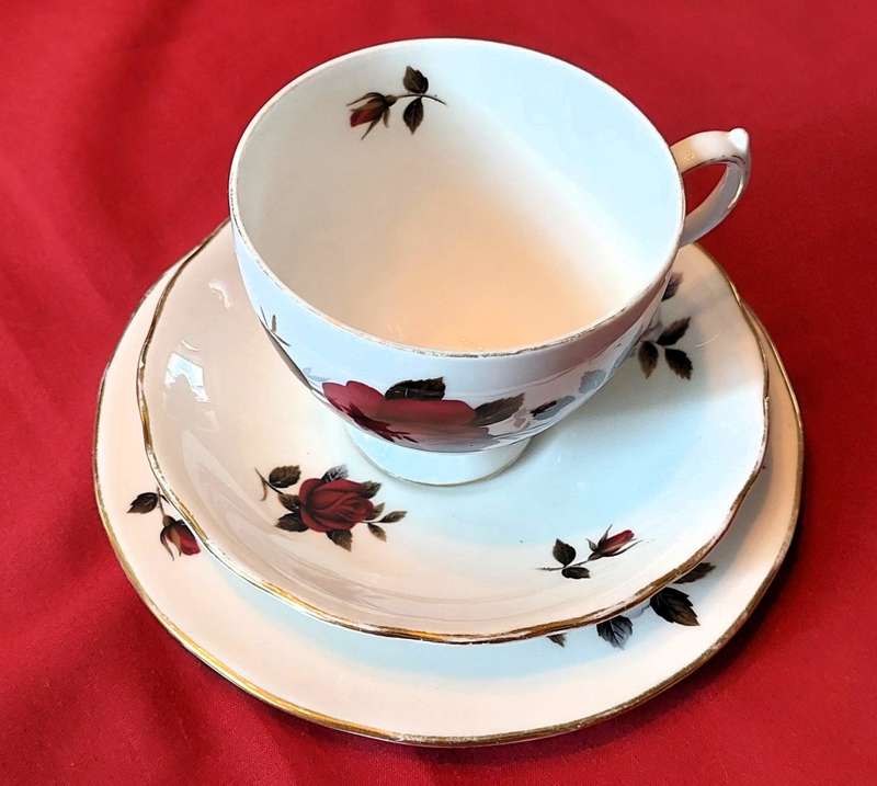 Vintage Colclough Ridgway Bone China Tea Set - Amoretta Pattern no.  7906  Floral Rose. 28pcs.