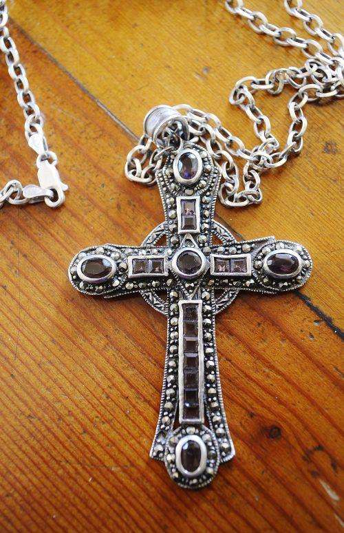Stunning Silver Cross with stones and Silver chain.