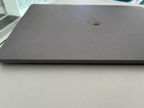 MacBook Pro 16-Inch `Core i7` 16GB 512GB SSD (Pre-Owned)