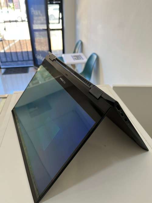Asus Zenbook flip 13 |i7 | 256gb