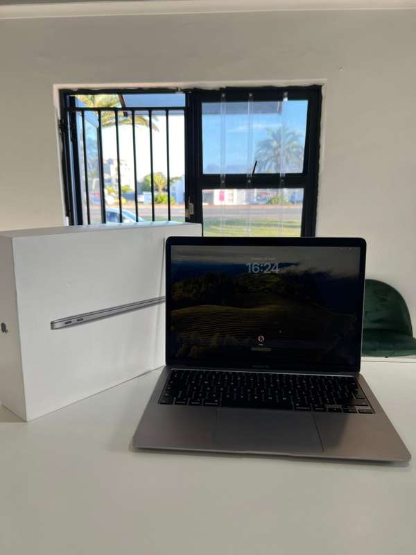 MACBOOK AIR