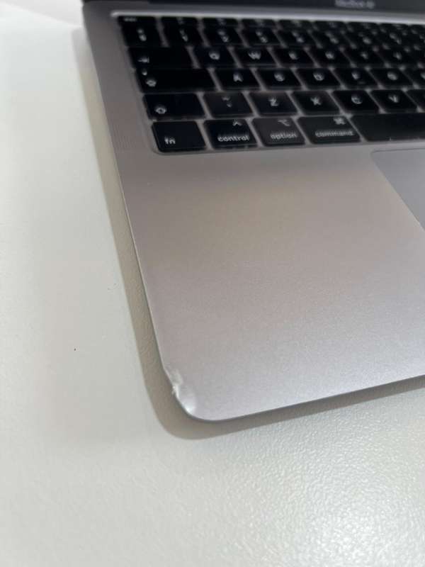 MACBOOK AIR