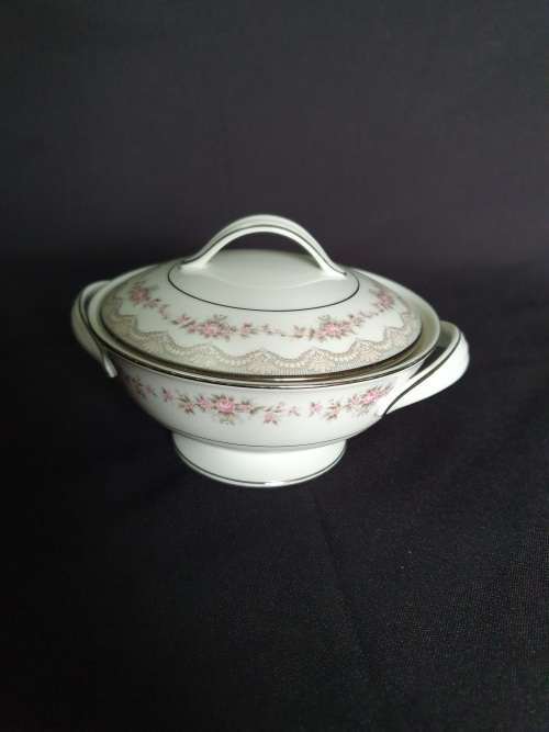 Stunning Noritake Lidded Honey Bowl