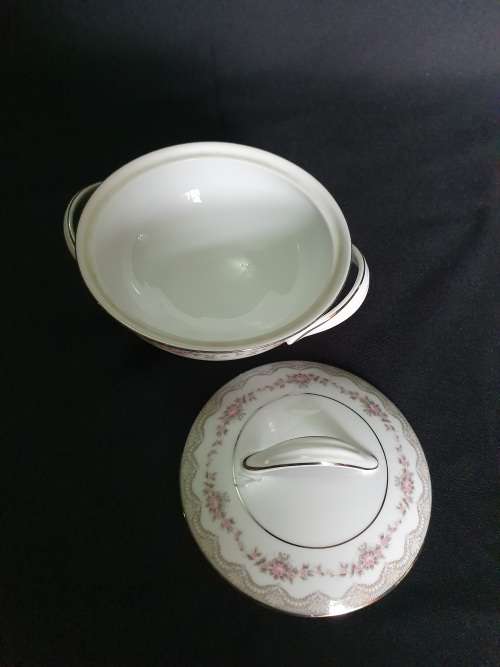 Stunning Noritake Lidded Honey Bowl