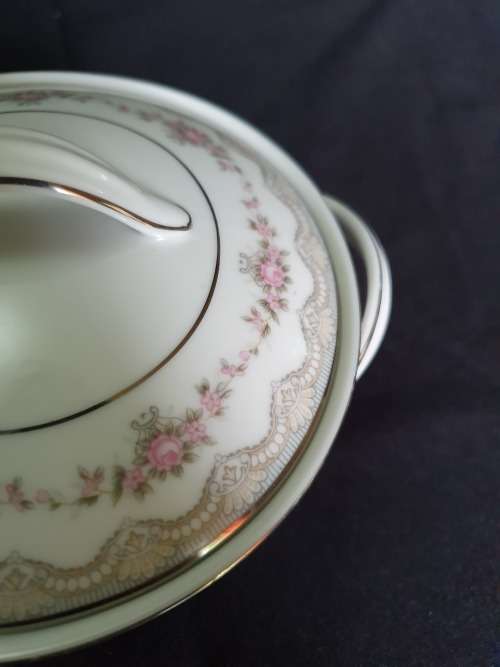 Stunning Noritake Lidded Honey Bowl