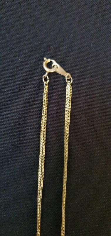 Stunning Stone Pendant and Necklace.