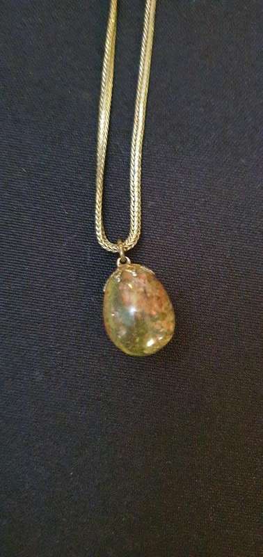 Stunning Stone Pendant and Necklace.