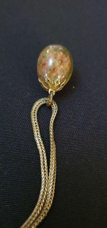 Stunning Stone Pendant and Necklace.
