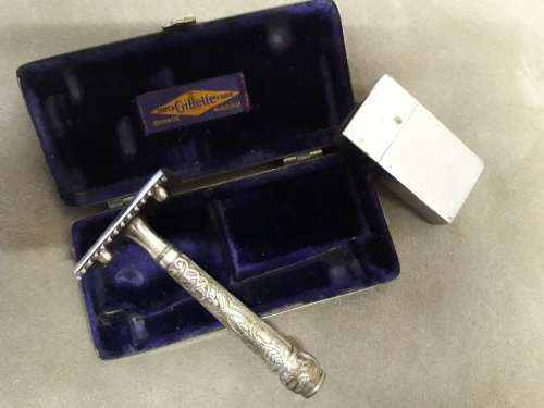 Stunning, very scarce Pocket Edition Gillette Safety Razor and Box - roundabout 1910
