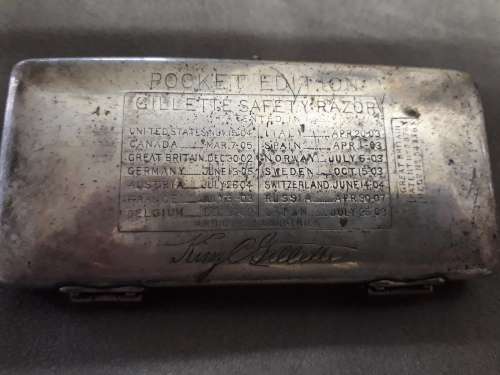 Stunning, very scarce Pocket Edition Gillette Safety Razor and Box - roundabout 1910