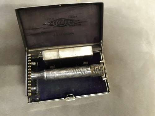 Vintage collectable Gillette Bostonian Safety Razor in original box