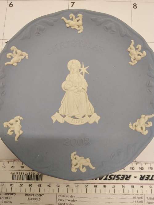 Small 18-5 cm diameter Wedgwood blue plate.