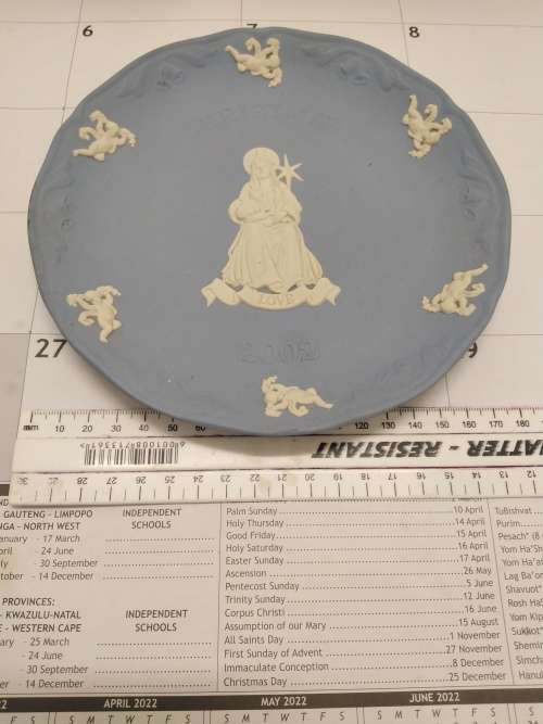 Small 18-5 cm diameter Wedgwood blue plate.