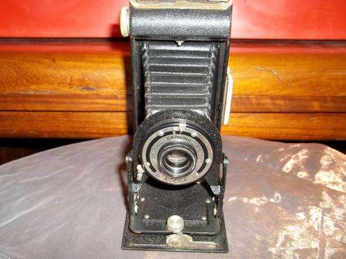 '''' VINTAGE FOLDING BROWNIE SIX-20 KODAK CAMERA ''''