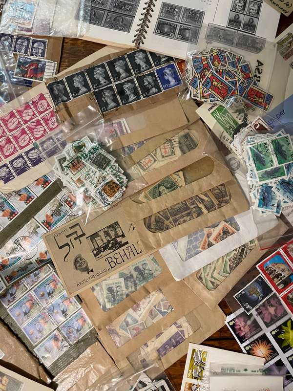 Estate lot : stamps, covers, catalogue, etc