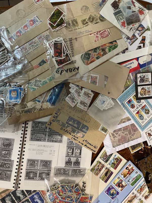Estate lot : stamps, covers, catalogue, etc
