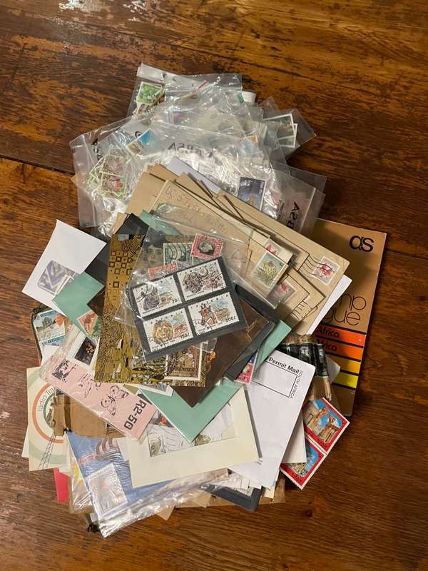 Estate lot : stamps, covers, catalogue, etc