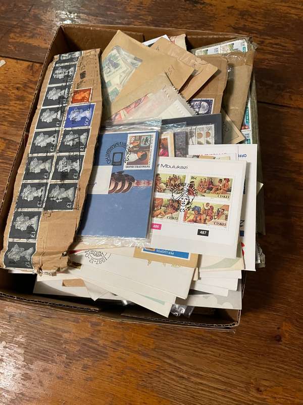 Estate lot : stamps, covers, catalogue, etc