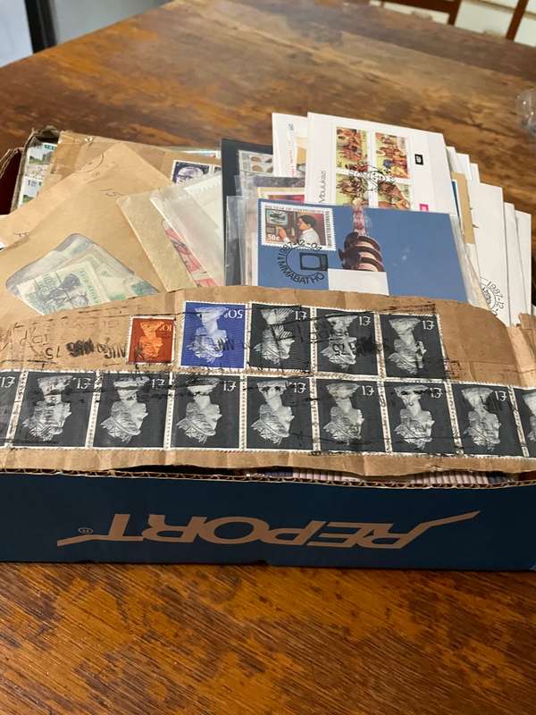 Estate lot : stamps, covers, catalogue, etc