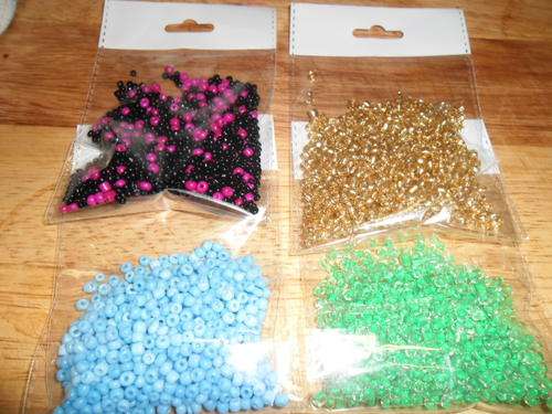 100 Bags of Beading Items (Bid on all 100 starting price R100)
