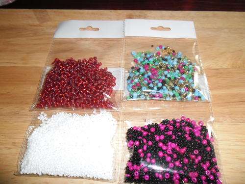 100 Bags of Beading Items (Bid on all 100 starting price R100)
