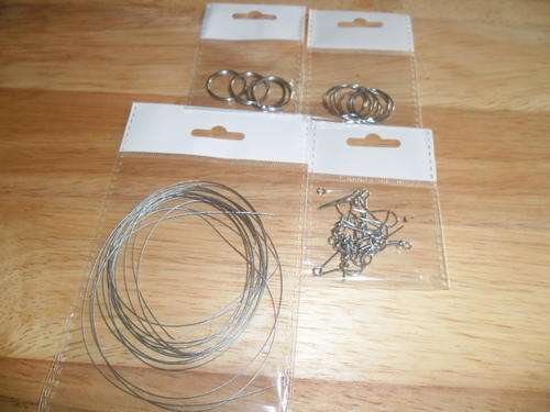 100 Bags of Beading Items (Bid on all 100 starting price R100)