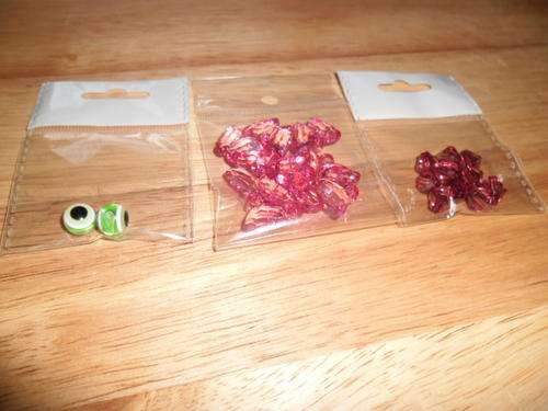 100 Bags of Beading Items (Bid on all 100 starting price R100)