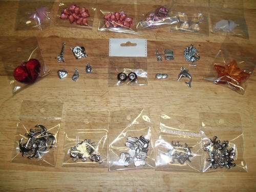100 Bags of Beading Items (Bid on all 100 starting price R100)