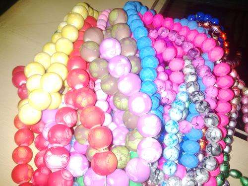 NEW STOCK 875 Glass Beads (bid on all 875) + Free Gift