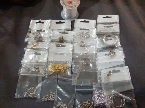 100 Bags of Beading Items (Bid on all 100 starting price R100)