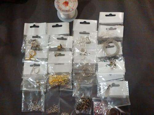 100 Bags of Beading Items (Bid on all 100 starting price R100)