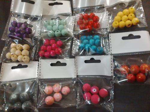 100 Bags of Beading Items (Bid on all 100 starting price R100)