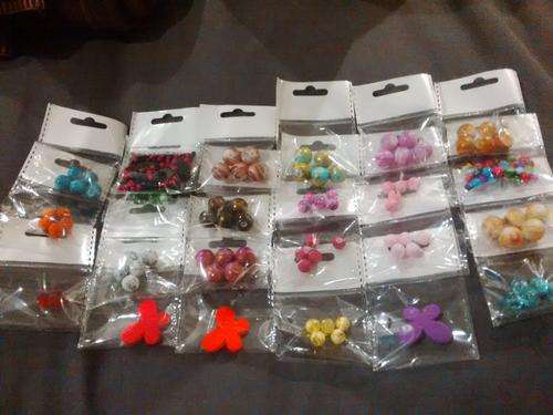 100 Bags of Beading Items (Bid on all 100 starting price R100)