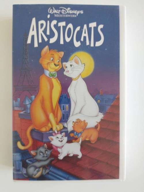 Lion King, Ariel, Aladdin & more VHS tapes (38)