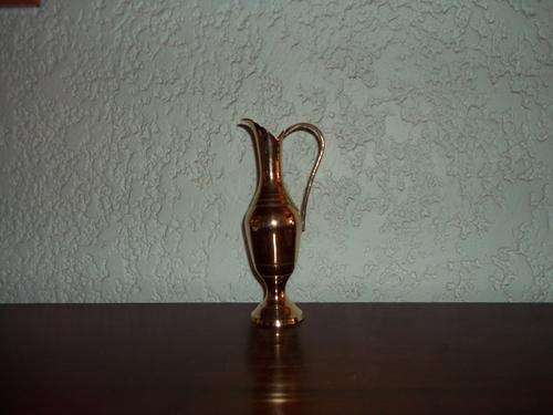 Beautiful brass water pitch - 19cm high