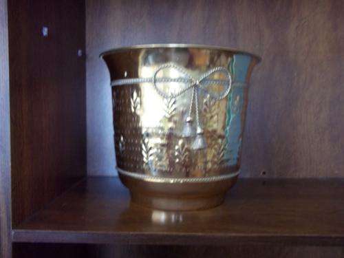 Beautiful brass flower bowl - 27 cm high and 31 cm wide