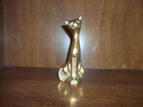 Beautiful brass cat - 16cm high and 7 cm wide at the bottom.
