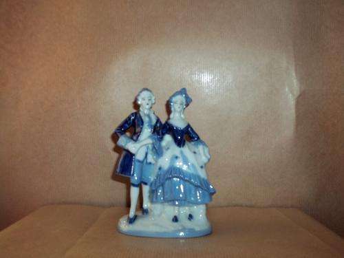 Porcelain figurines - 14 cm high and 10cm wide