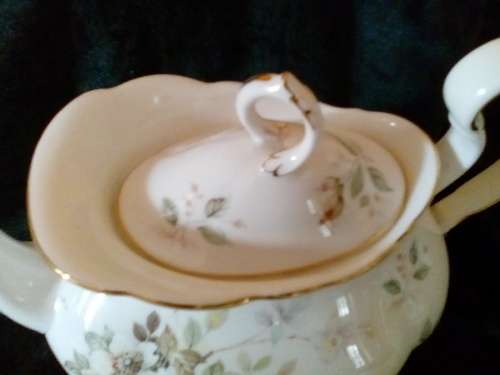Royal Albert - Haworth- 2 Cup Teapot - Ex Con - Lovely !