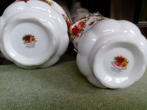 Royal Albert -  Old Country Roses - Milk Jug and Sugar Bowl - Stunning !